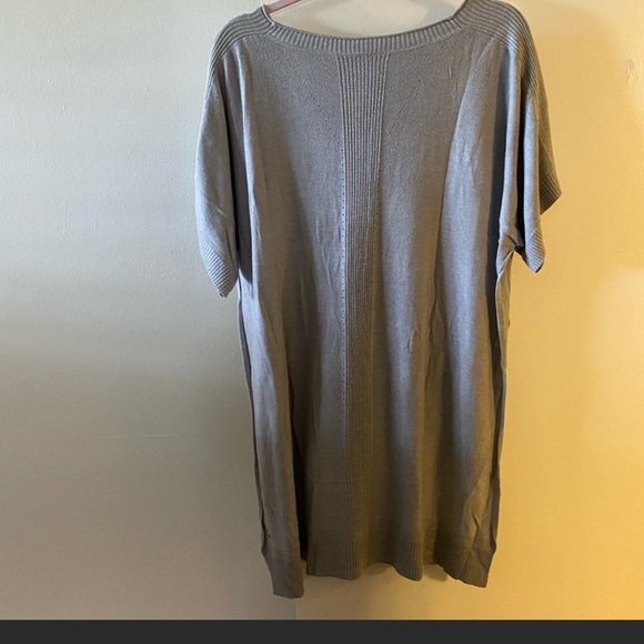 Lululemon split side shirt sleeve sweater - Picture 2 of 4